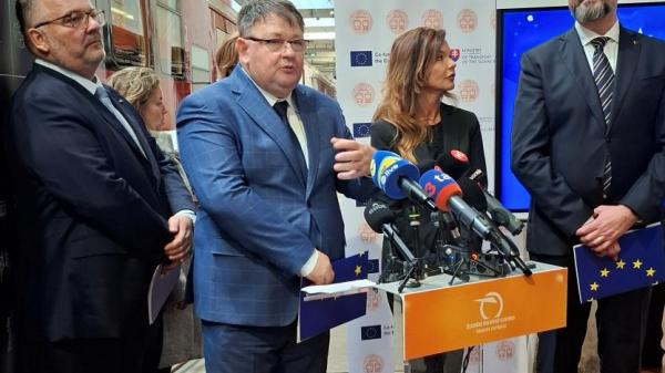 Bezpečnejšie trate, modernejšie rušne – Európa podporuje slovenské železnice