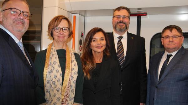 Bezpečnejšie trate, modernejšie rušne – Európa podporuje slovenské železnice