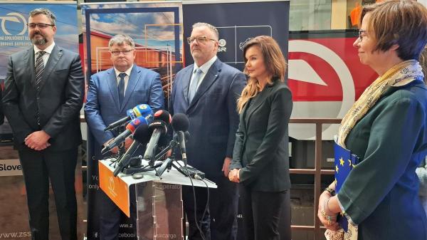 Bezpečnejšie trate, modernejšie rušne – Európa podporuje slovenské železnice