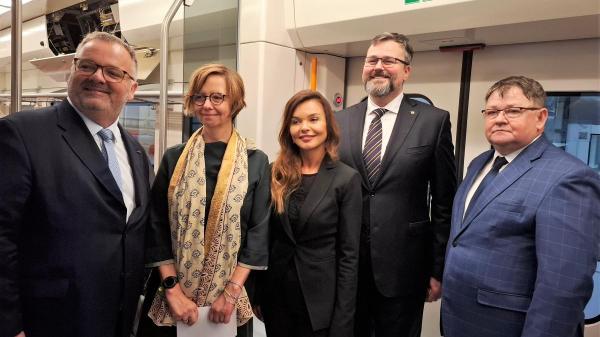 Bezpečnejšie trate, modernejšie rušne – Európa podporuje slovenské železnice