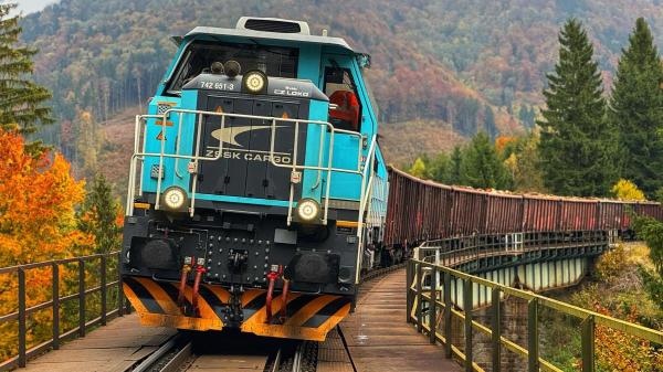 Zo všetkých strán Slovenska. Drevo pre ružomberské celulózky